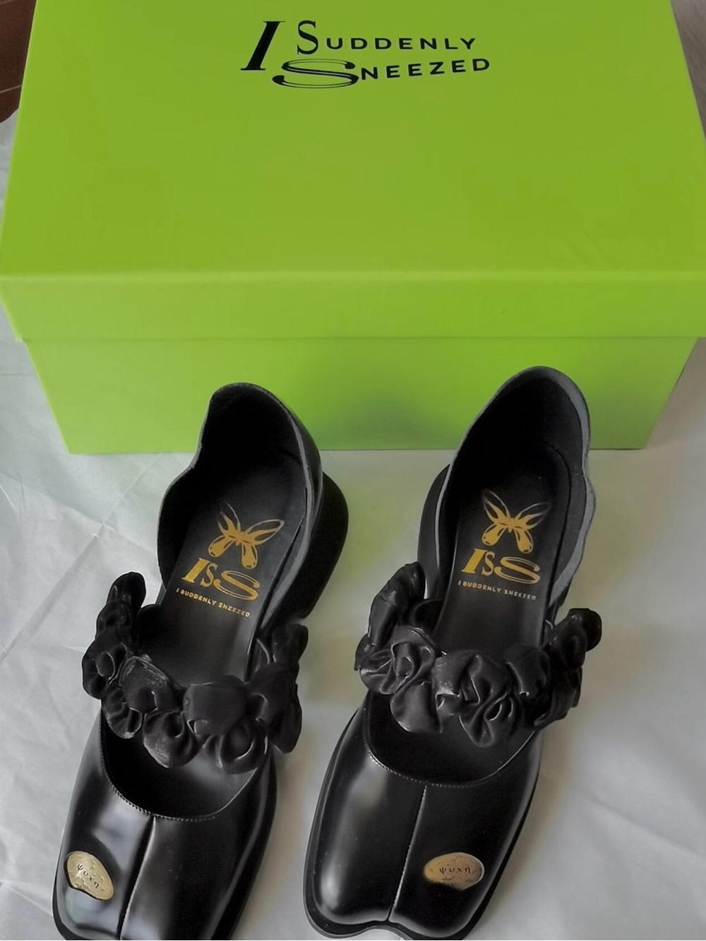I Suddenly Sneezed ISS Black Ruffle Mary Jane Flats